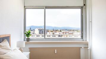 2 Schlafzimmer, Schreibtisch, BĂŒgeleisen/BĂŒgelbrett, kostenloses WLAN