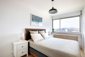 2 habitaciones, escritorio, tabla de planchar con plancha y wifi gratis