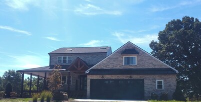 Secluded Hilltop Luxury Retreat-Bourbon Trail-Taylorsville Lake-Pool & Hot Tub 