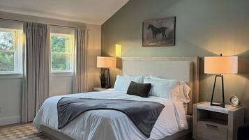 5 bedrooms, iron/ironing board, WiFi, bed sheets