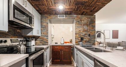 Spacious 2 Bedroom Condo in DTLA, Large Private Patio, Pets Welcomed