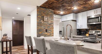 Spacious 2 Bedroom Condo in DTLA, Large Private Patio, Pets Welcomed