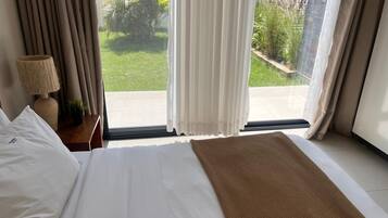 4 bedrooms, in-room safe, desk, iron/ironing board