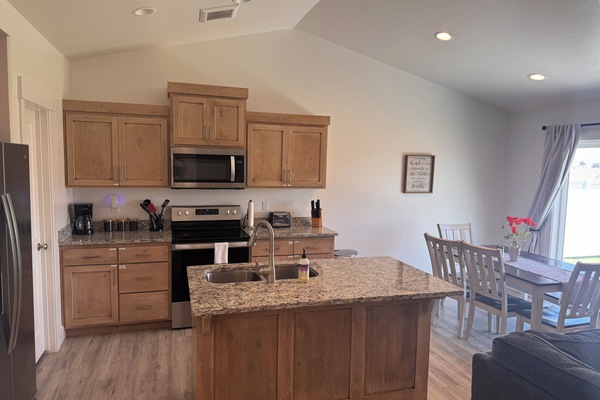 Frigorífic, microones, forn i placa de cuina