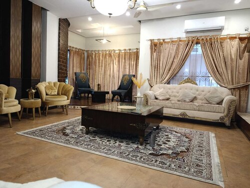 Spacious 6-bedroom house in DHA Phase 5 Lahore