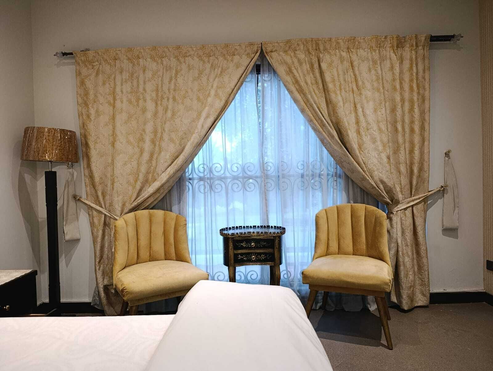 6 bedrooms, iron/ironing board, WiFi, bed sheets