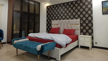 6 chambres, fer et planche à repasser, Wi-Fi, draps fournis