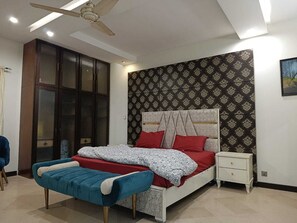 6 makuuhuonetta, silitysrauta/-lauta, Wi-Fi, vuodevaatteet