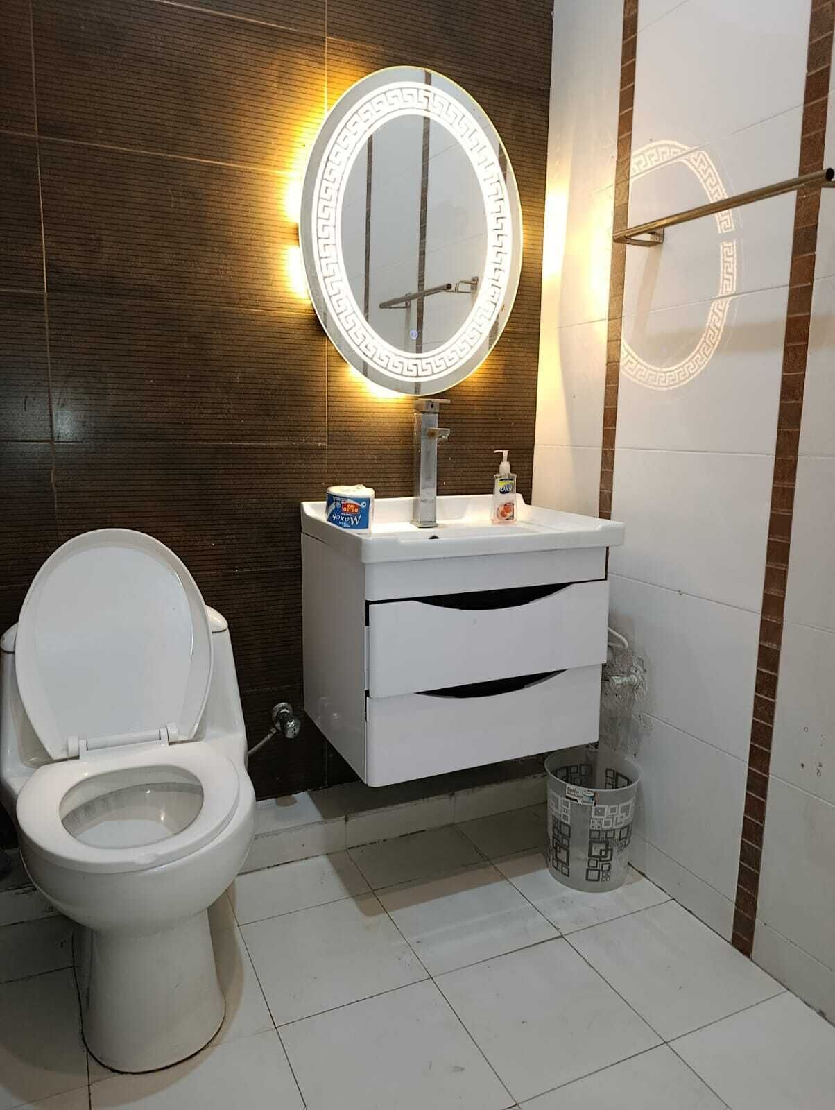 Doccia, asciugacapelli, bidet, asciugamani