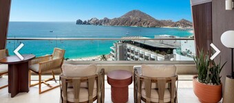 THIS IS IT !!!! Luxurious Oceanfront Suite: Spa, Beach & Adventure Await!