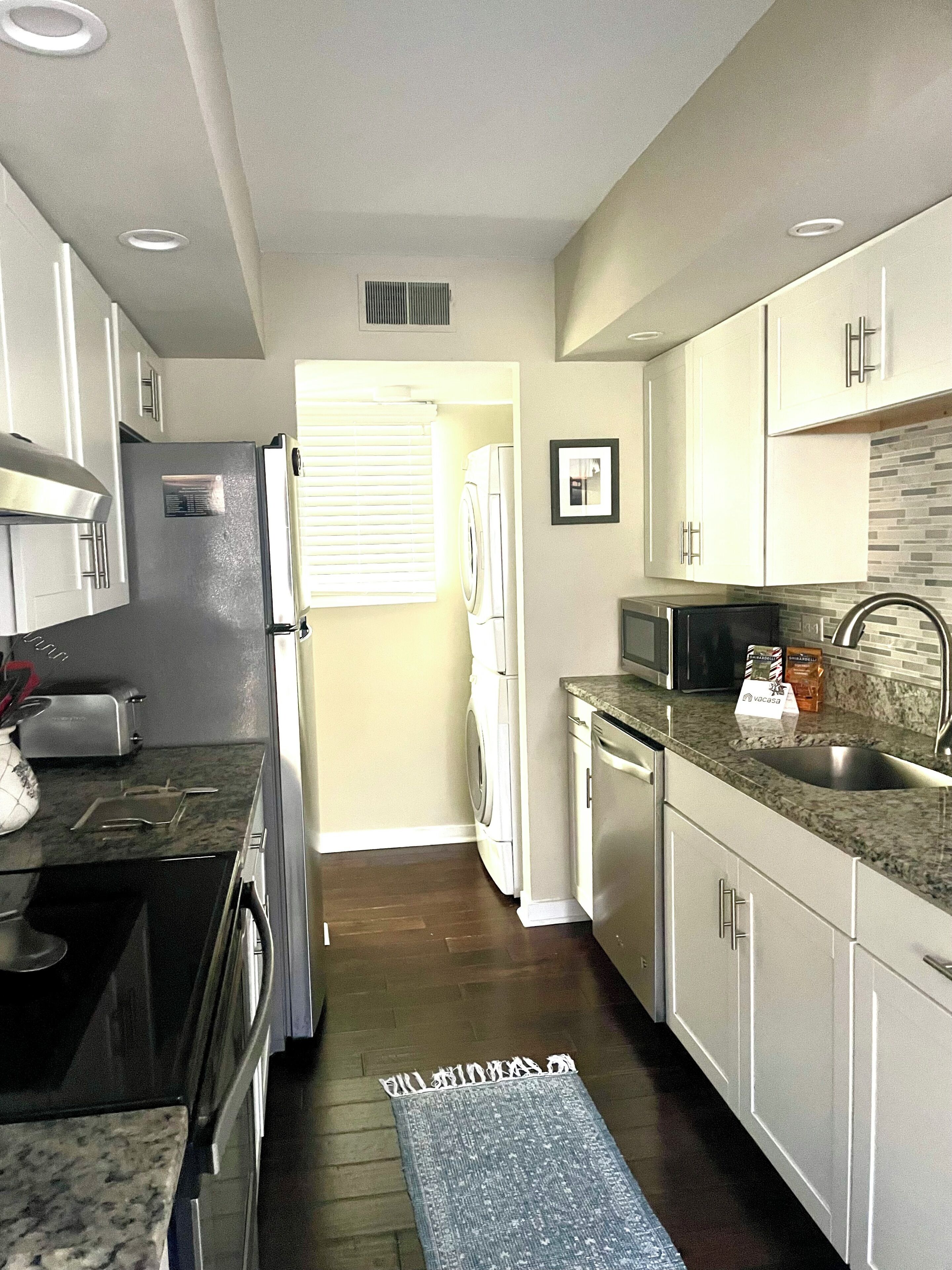 Microondas, horno, parrilla de estufa y lavavajillas 