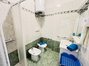 Appartement, 2 chambres, balcon, vue sur la ville | Salle de bain