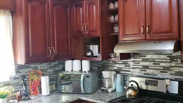 House, 2 Bedrooms, Non Smoking, Kitchen | Private kitchen