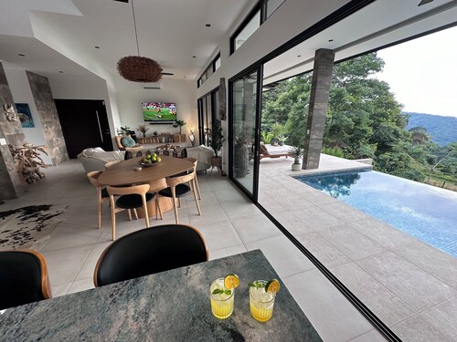 Elevated 1200 Ft Cool Oceanview Villa with Pool & Wi-Fi, Close Dominical Beaches