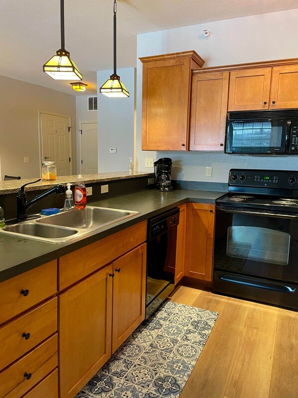 Fridge, stovetop