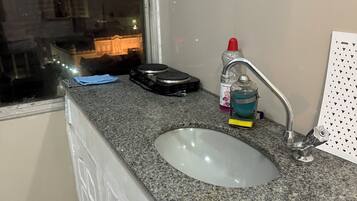 Chuveiro, papel higiênico