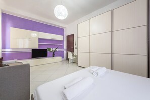 Classic Triple Room | Free WiFi - Thanit rooms (Cagliari)