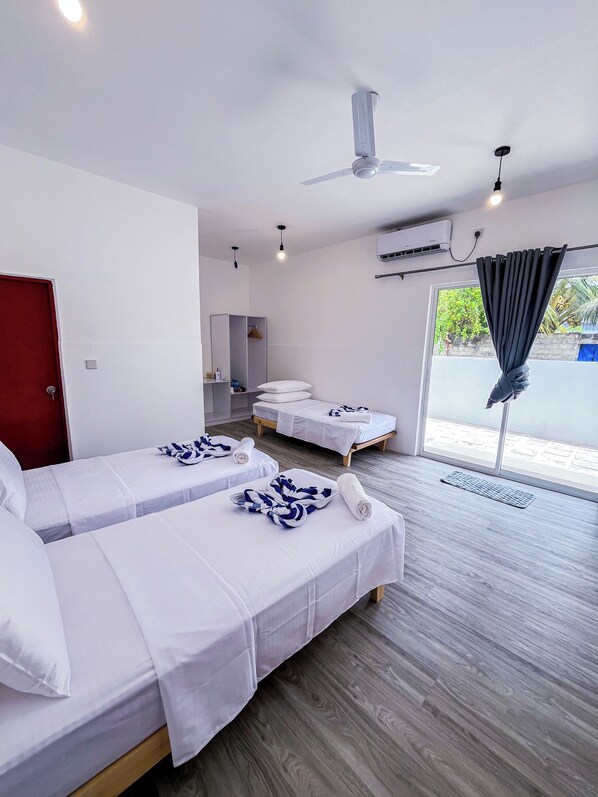 1 dormitorio, tabla de planchar con plancha, Internet y ropa de cama