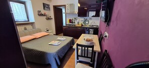 1 bedroom, in-room safe, iron/ironing board, travel cot