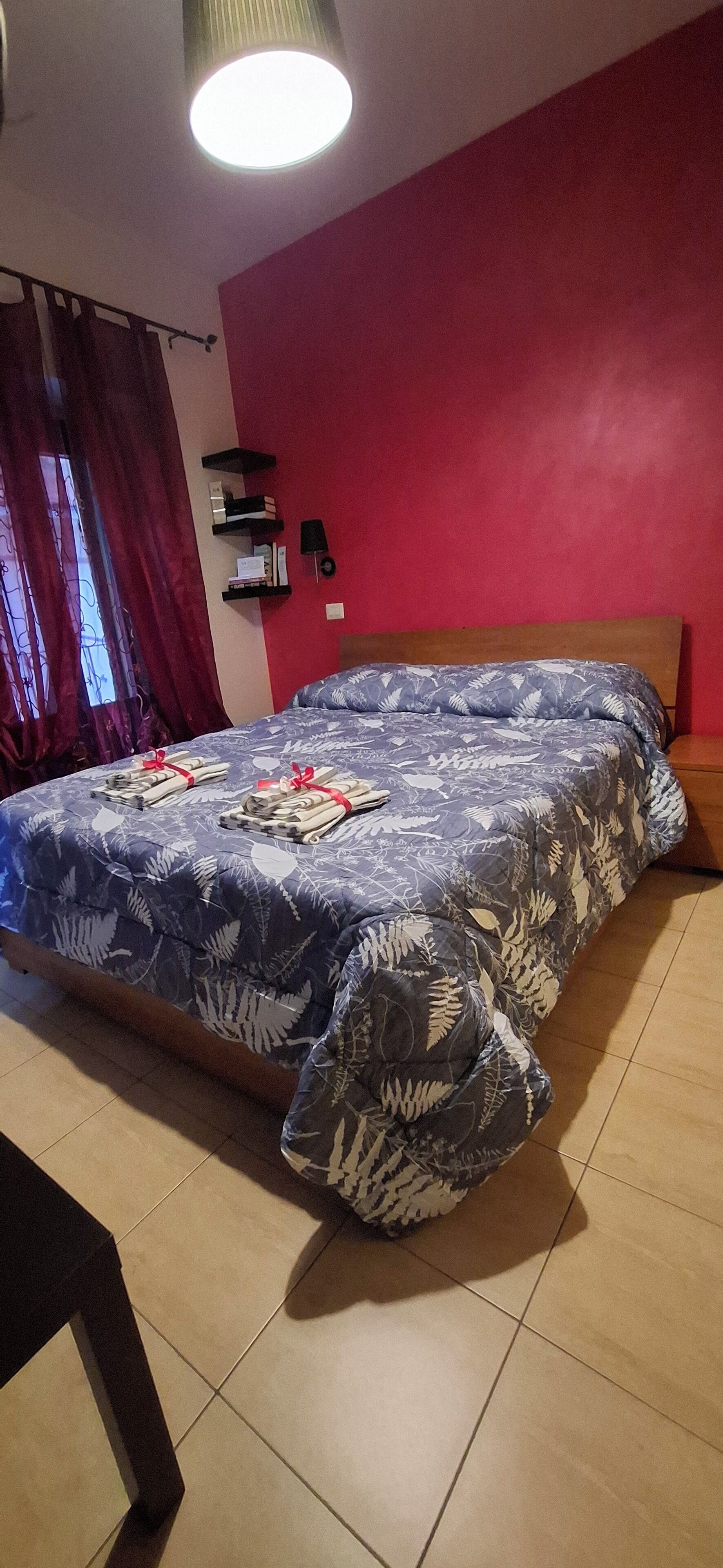 1 camera, una cassaforte in camera, ferro/asse da stiro