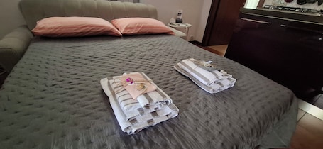 1 bedroom, in-room safe, iron/ironing board, travel cot. Vacation House "al Vicoletto"