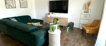 Contractor-Friendly Stay Near Highway