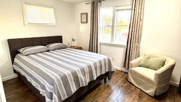 2 bedrooms, iron/ironing board, WiFi, bed sheets