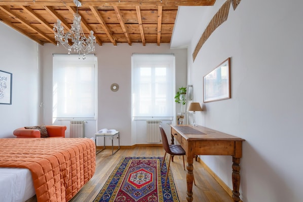 2 bedrooms, desk, iron/ironing board, free WiFi