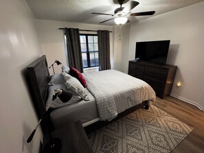 2 bedrooms, iron/ironing board, free WiFi, bed sheets