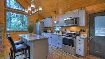 Rumah Premium, pemandangan danau | Dapur pribadi | Lemari es, microwave, oven, dan kompor