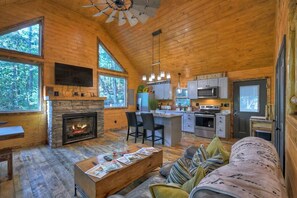 Premium House, Lake View | Living area