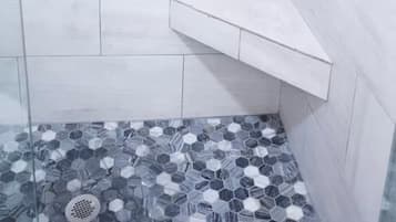 Family House, Lake View | Bathroom | Towels, soap, shampoo, toilet paper