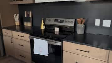 Oven, stovetop, dishwasher