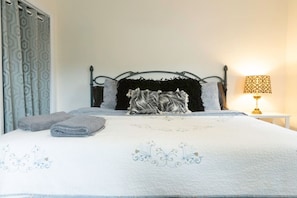 1 bedroom, desk, iron/ironing board, free WiFi
