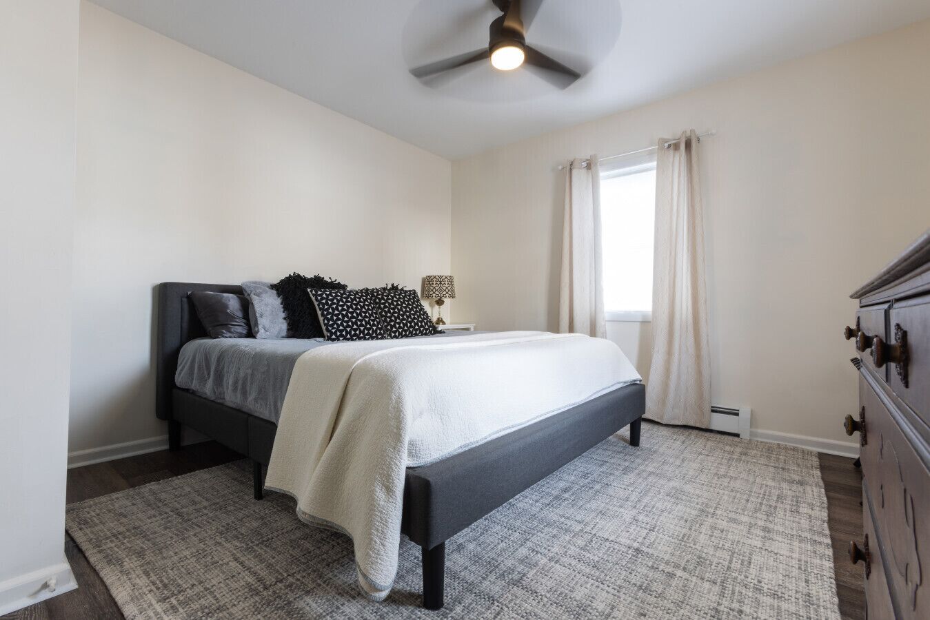 1 habitación, escritorio, tabla de planchar con plancha y wifi gratis 