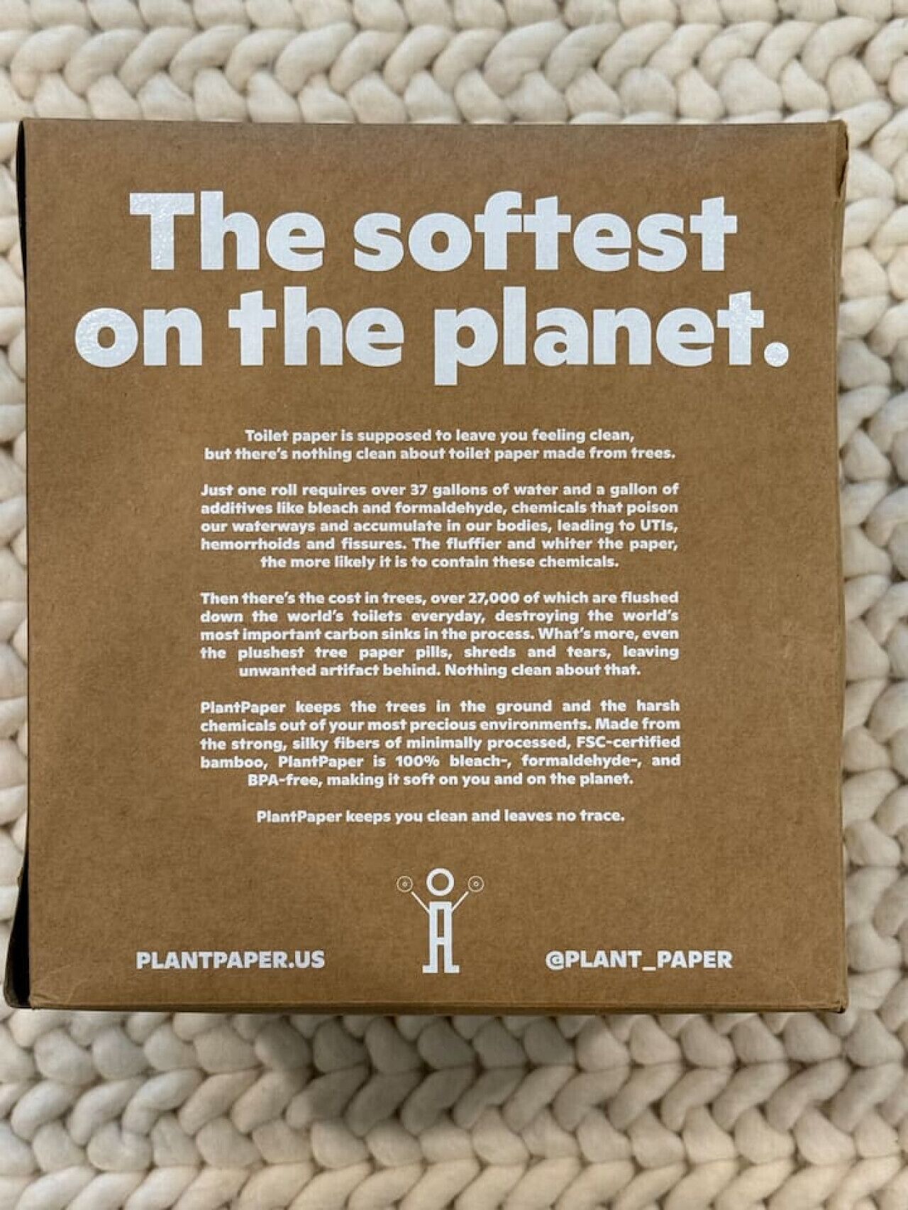 Una bolsa de papel marrón con texto que promociona PlantPaper, una alternativa al papel higiénico.