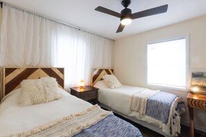 2 bedrooms, desk, WiFi, bed sheets