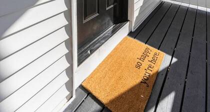 Private Classy 2nd Flr 3 Bed Apt Near Downtown