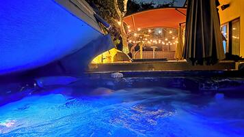 Bain à remous extérieur