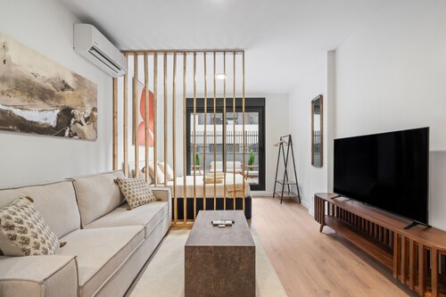 Exclusivo apartamento con terraza privada, piscina, gimnasio y coworking en Madrid