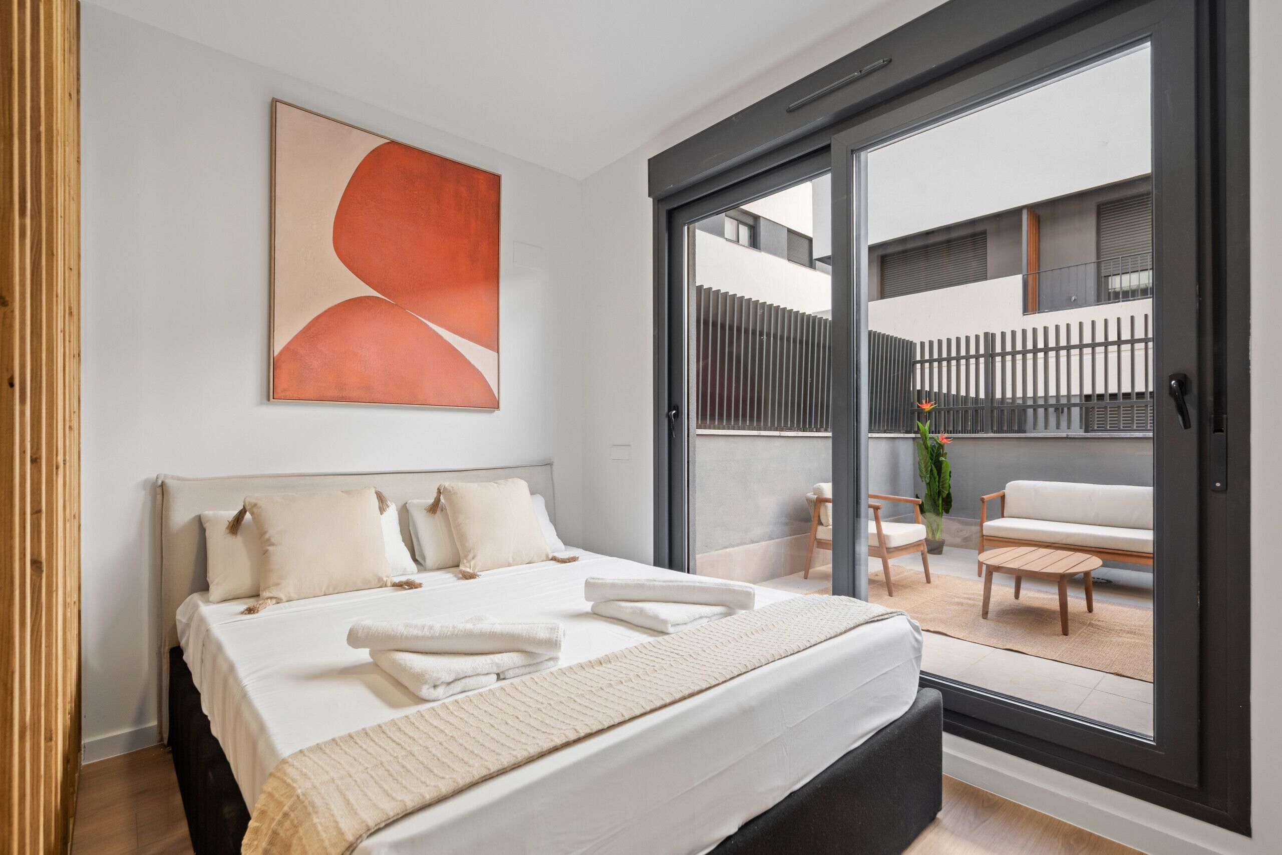 1 habitación, tabla de planchar con plancha, wifi gratis y ropa de cama 