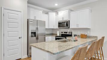 Refrigerador, microondas, horno, placa de cocina