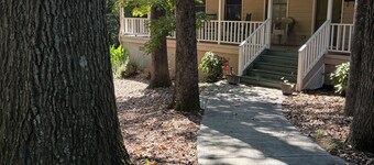 Private charming 1 bedroom/1 bath studio in a lovely safe Charlotte neighborhood