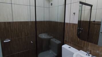 Standard Room | Bathroom | Shower, towels