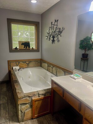 Hair dryer, towels, soap, toilet paper - Hidden Love (Gatlinburg)