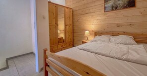 1 bedroom, travel crib, free WiFi