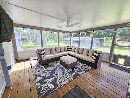 FISHERMAN'S HIDEAWAY! Waterfront home on canal in Okeechobee!
