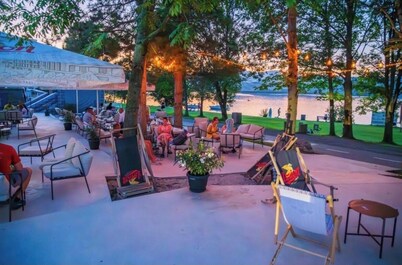 Cozy mini mobile home by the lake in Velenje - for families and pets