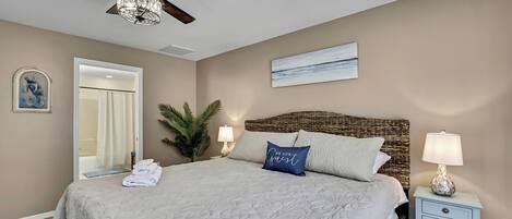 3 Schlafzimmer, Schreibtisch, Bügeleisen/Bügelbrett, Reisekinderbett