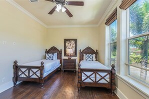 3 bedrooms, desk, iron/ironing board, travel crib